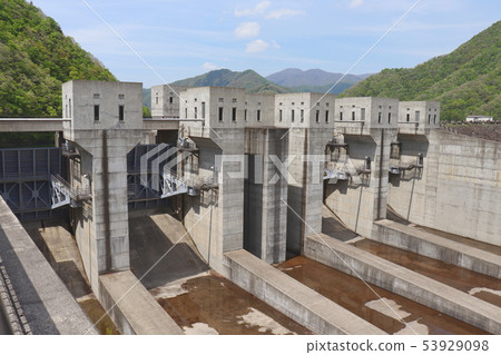 水壩洪水(岐阜縣,德山壩) 水壩洪水(岐阜縣,德山壩) 53929098