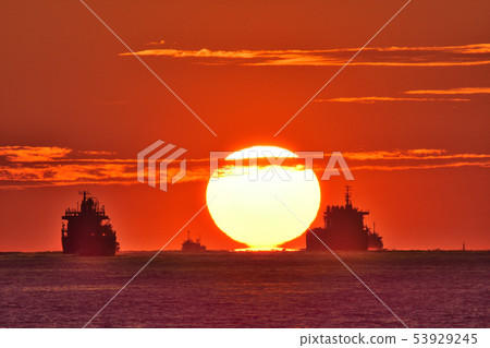 Daruma sunset 53929245