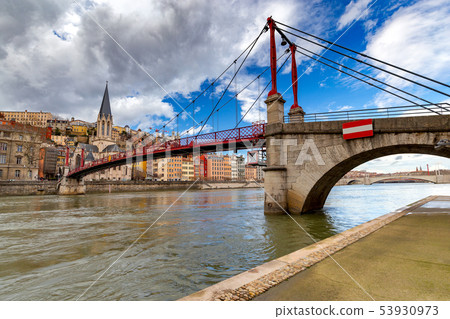 Lyon. St. George's Bridge over the River Saona. 53930973