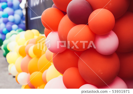 A lot of multicolored balloons, orange and red 53931971