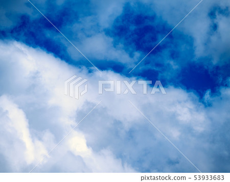 Bright colors, partial clouds 53933683
