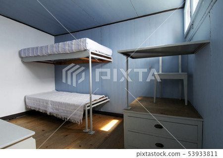 雷曼湖上的小房子 53933811