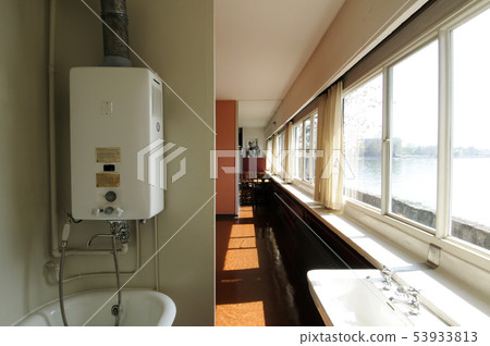 雷曼湖上的小房子 53933813