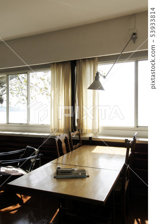 雷曼湖上的小房子 53933814