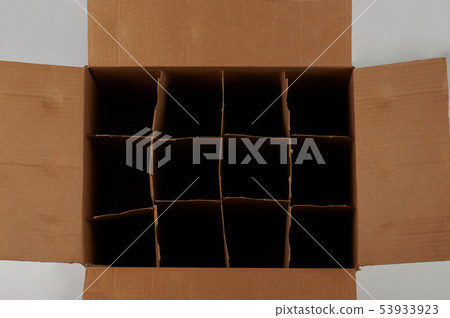 Open empty cardboard box 53933923