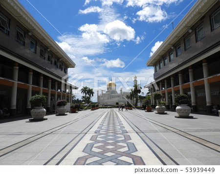 Brunei's Old Mosque 53939449