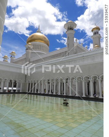 Omar Ali Saifdin Mosque and Blue Sky 53939477