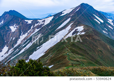 走在Tanigawadake主脊線的登山人 走在Tanigawadake主脊線的登山人 53940624