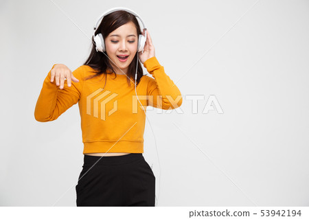 Young Asian beauty woman listening music Young Asian beauty woman listening music 53942194
