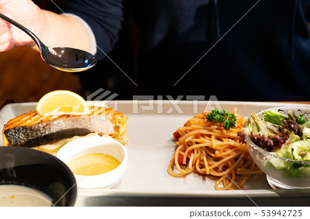 Italian spaghetti with tasty grilled salmon steak 53942725