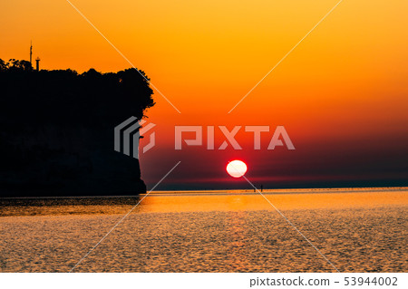 (Toyama Prefecture) Himi Port Ao Castle ruins sunrise 53944002