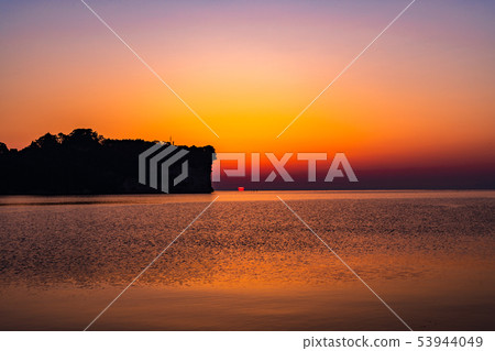 (Toyama Prefecture) Himi Port Ao Castle ruins sunrise (Toyama Prefecture) Himi Port Ao Castle ruins sunrise 53944049