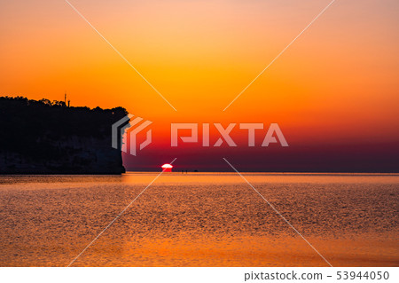 (Toyama Prefecture) Himi Port Ao Castle ruins sunrise 53944050