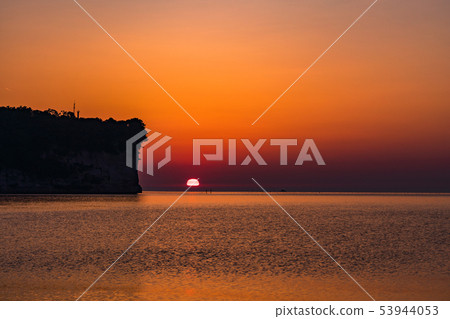 (Toyama Prefecture) Himi Port Ao Castle ruins sunrise 53944053