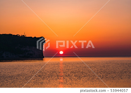 (Toyama Prefecture) Himi Port Ao Castle ruins sunrise 53944057