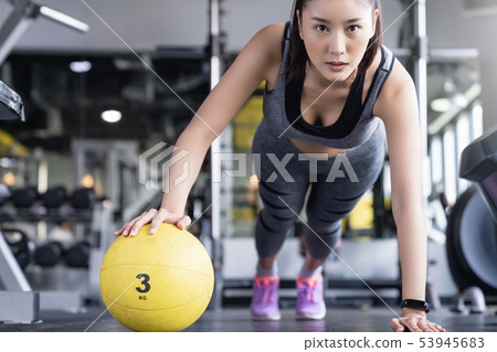 Women sportswear 53945683