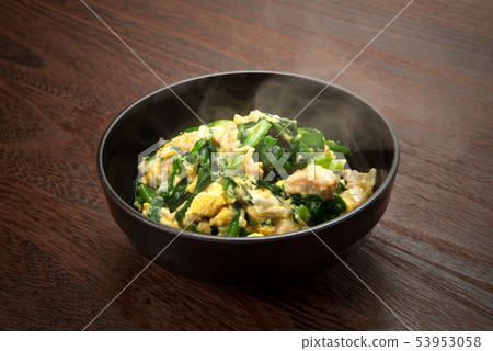 A chrysanthemum ball 53953058