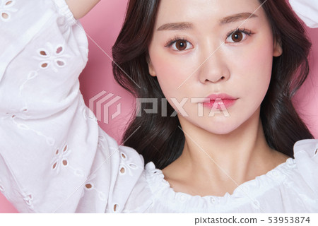 Woman beauty facial expression 53953874