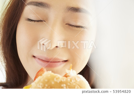 Woman lifestyle gourmet 53954820