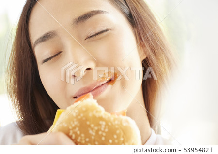 Woman lifestyle gourmet 53954821