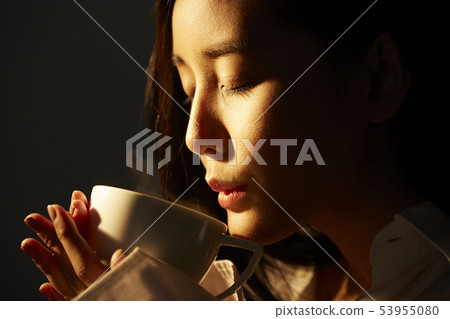 Woman lifestyle Woman lifestyle 53955080