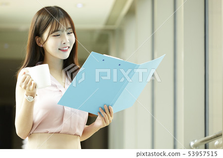 公司，辦公室，辦公室，建築，走廊，辦公室工作者，女商人 53957515