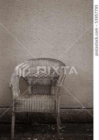 Old chair 53957795