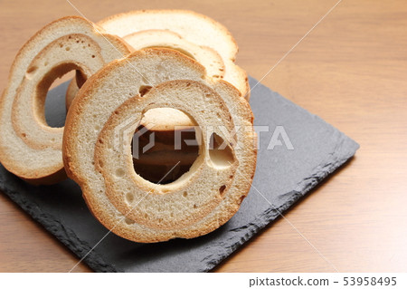 A car mounted on a slate plate. 53958495