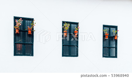 Ancient and colonial windows in Belen passage of 53968940