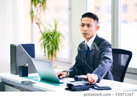 Businessman phone 53971167