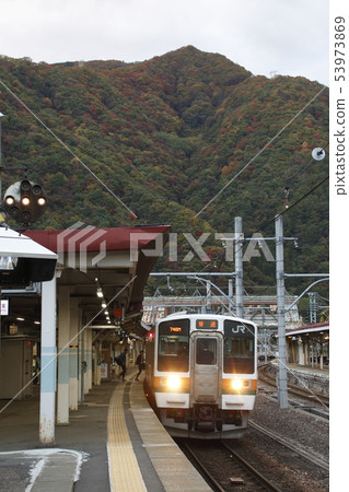 上越線高崎口的211系列列車 上越線高崎口的211系列列車 53973869