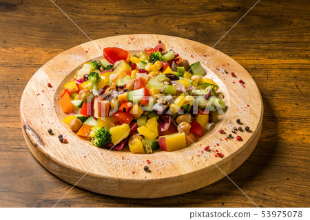 沙拉時髦健康食物切好的沙拉 沙拉時髦健康食物切好的沙拉 53975078