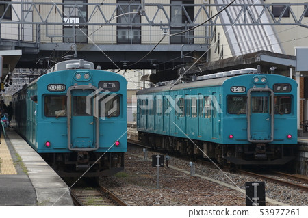 Wakayama Line / Sakurai Line stopping at Takada Station 53977261