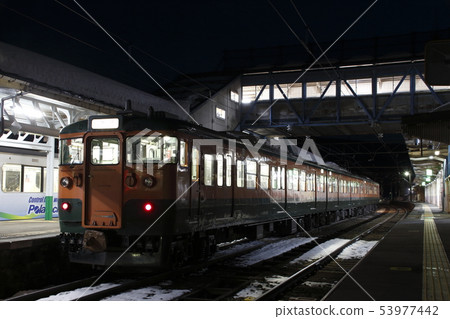 Shinano Railway Series 115 (Shonan color) parked at Myoko Kogen Station in winter Shinano Railway Series 115 (Shonan color) parked at Myoko Kogen Station in winter 53977442