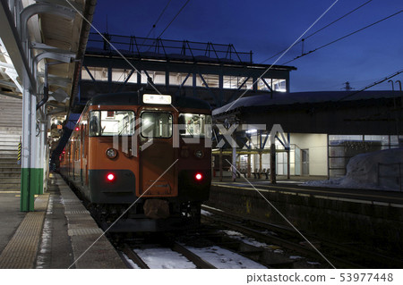 Shinano Railway Series 115 (Shonan color) parked at Myoko Kogen Station in winter 53977448