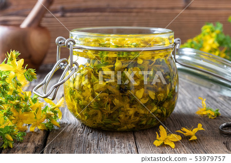 Preparation of St. John's wort oil Preparation of St. John's wort oil 53979757