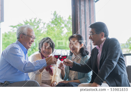 年長夫婦,朋友,夥伴,烤麵包 年長夫婦,朋友,夥伴,烤麵包 53981833