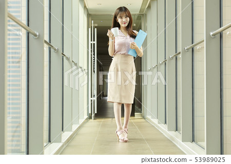 Company, office, office, building, corridor, office worker, business woman Company, office, office, building, corridor, office worker, business woman 53989025
