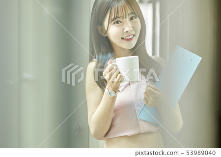 公司，辦公室，辦公室，建築，走廊，辦公室工作者，女商人 53989040