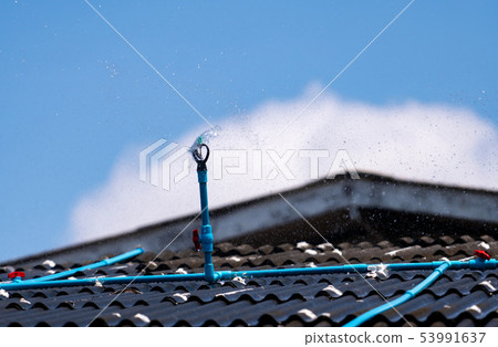 Install the sprinkler on the tile roof to reduce 53991637