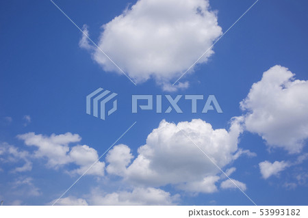  藍天和雲彩 53993182
