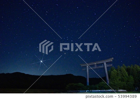 和歌山縣田邊市大齋原本紅星空的熊野本宮大社 53994389