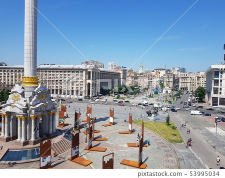 street Khreshchatyk and Independence Square in Kiev 53995034