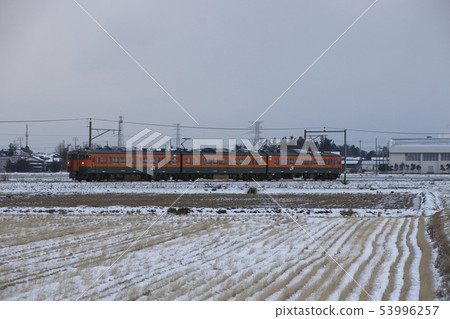 冬天的越後線115系列接近尾聲（湘南色） 53996257