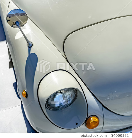 Hood and headlight of an old fashioned white car Hood and headlight of an old fashioned white car 54000321