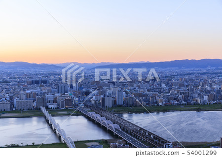 Osaka, urban scenery, evening scenery of Kamogawa Osaka, urban scenery, evening scenery of Kamogawa 54001299
