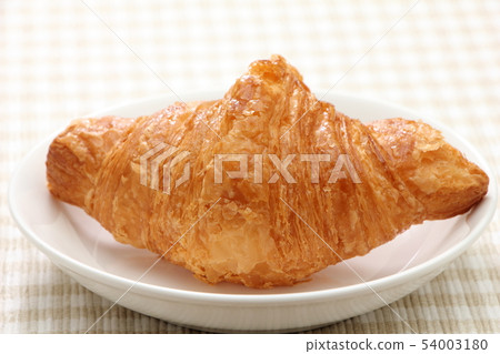 One croissant. One croissant. 54003180