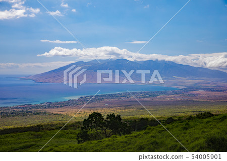 Maui distant view 54005901