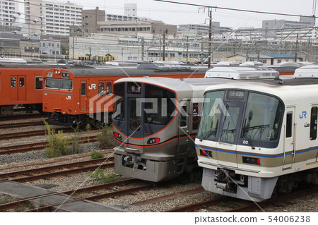 火車在Morinomiya火車站舉行 火車在Morinomiya火車站舉行 54006238