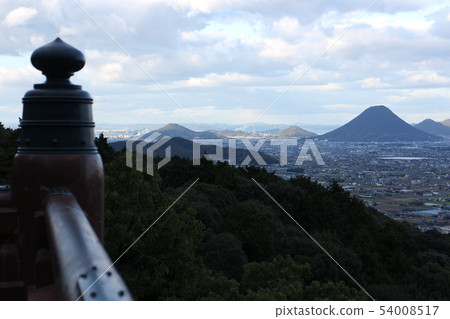 從Kotohiragu神社主神殿的觀景台看到的Iinoyama 從Kotohiragu神社主神殿的觀景台看到的Iinoyama 54008517